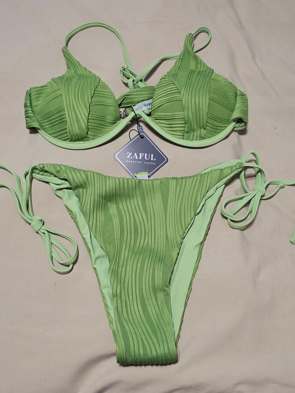 Zaful Pastel Lime Textured Underwire Bikini Set V-notch High Cut Size L (8-10)